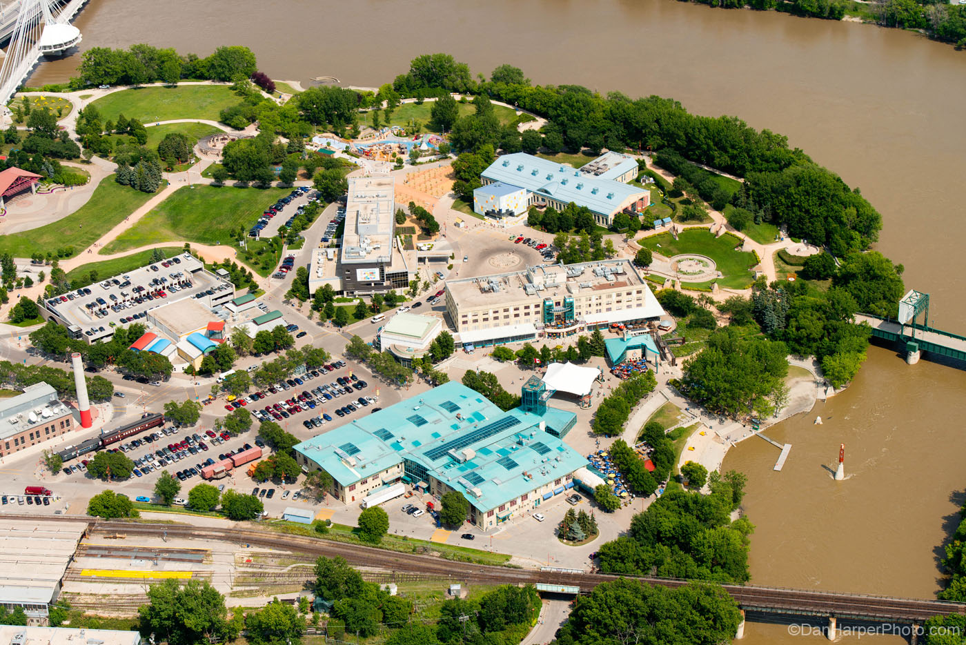 D80_2110_forks_winnipeg